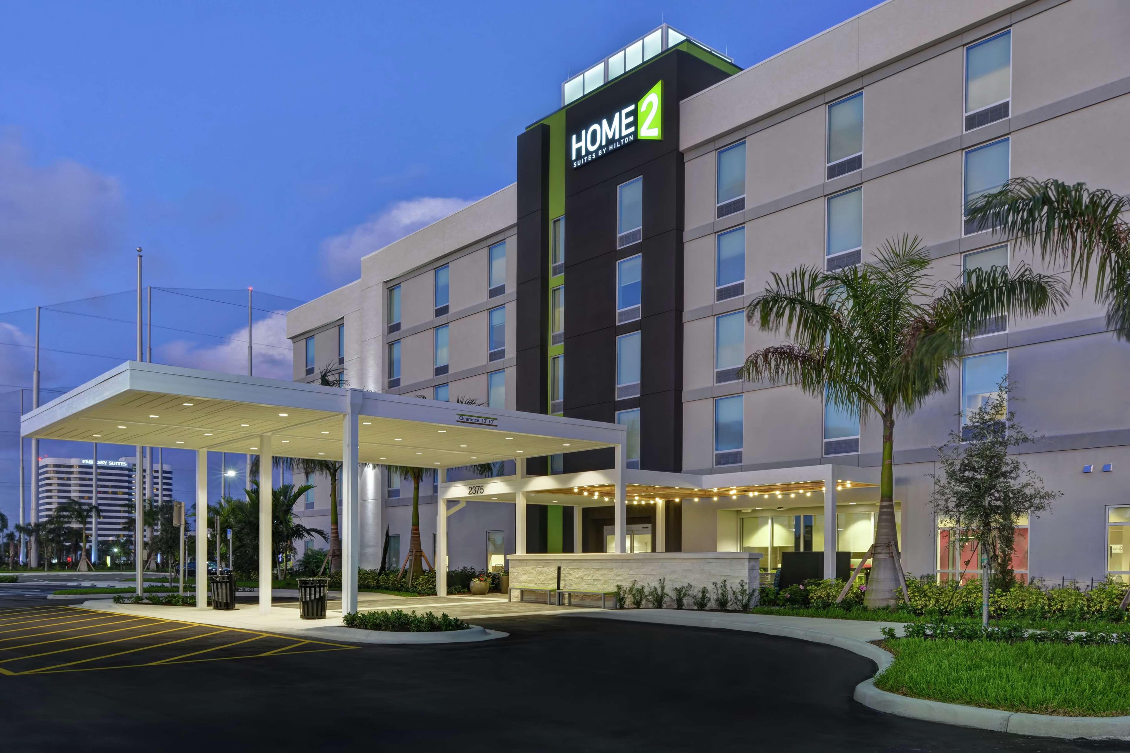 Home2 Suites By Hilton West Palm Beach Airport Cloud Lake Екстериор снимка