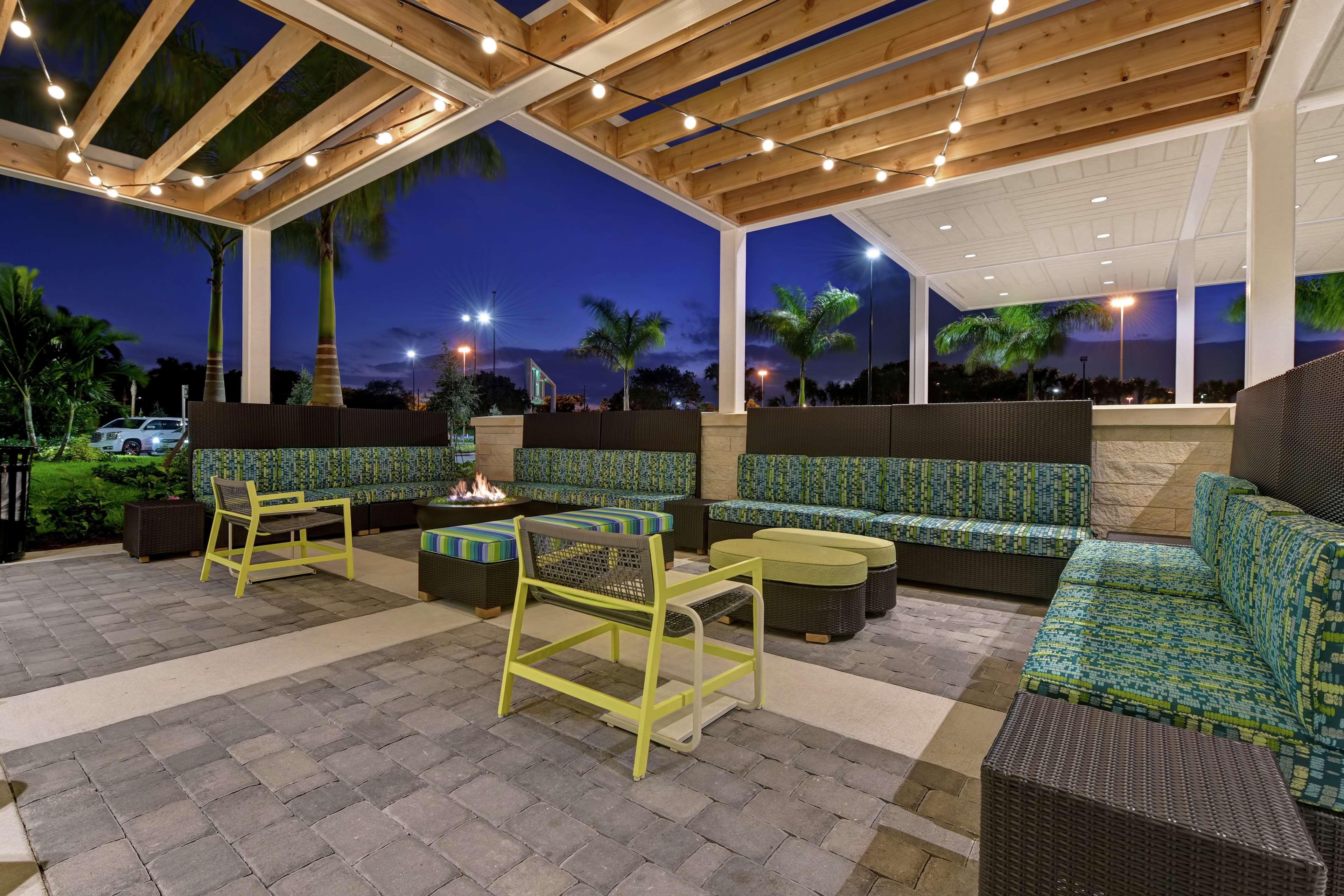 Home2 Suites By Hilton West Palm Beach Airport Cloud Lake Екстериор снимка