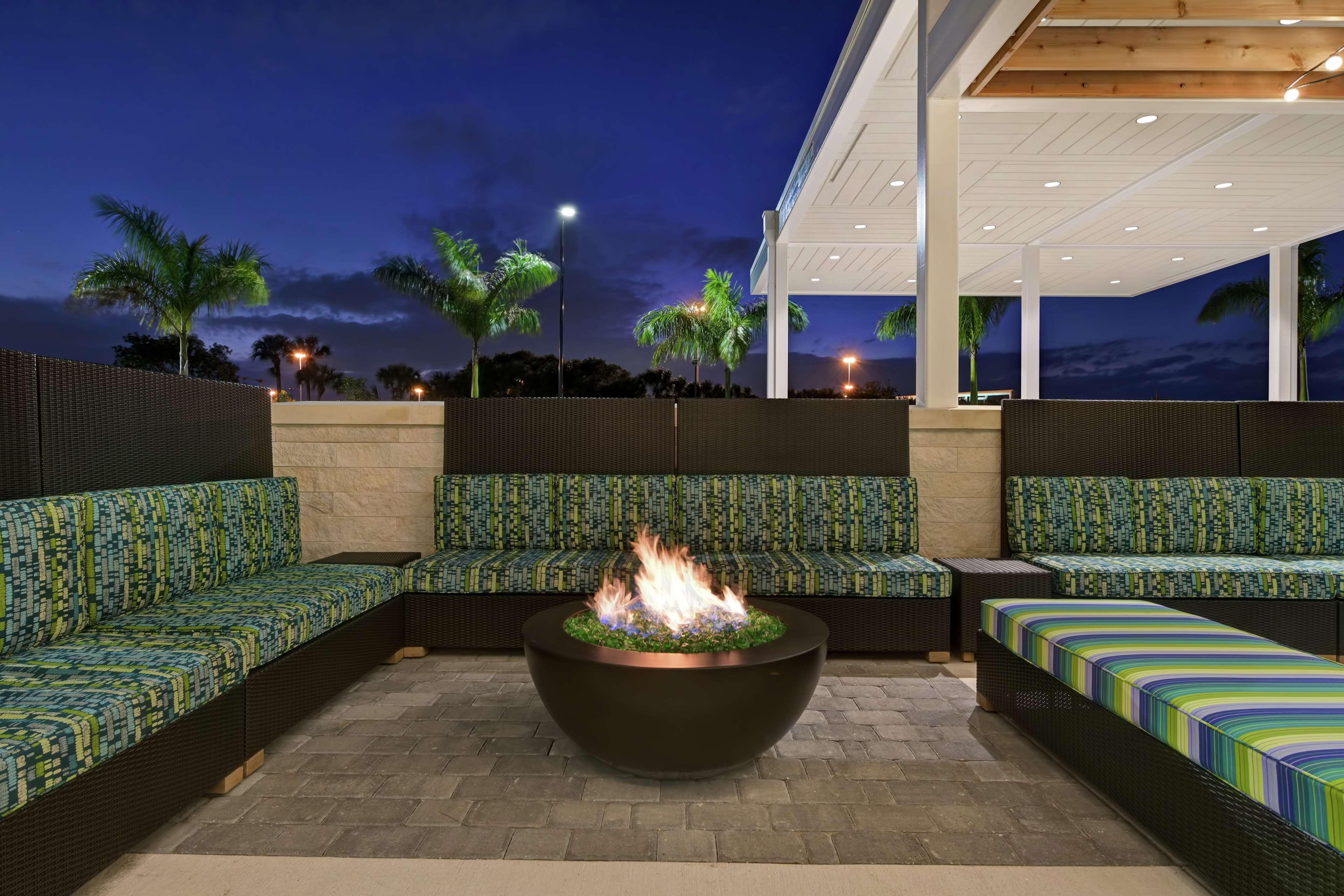 Home2 Suites By Hilton West Palm Beach Airport Cloud Lake Екстериор снимка