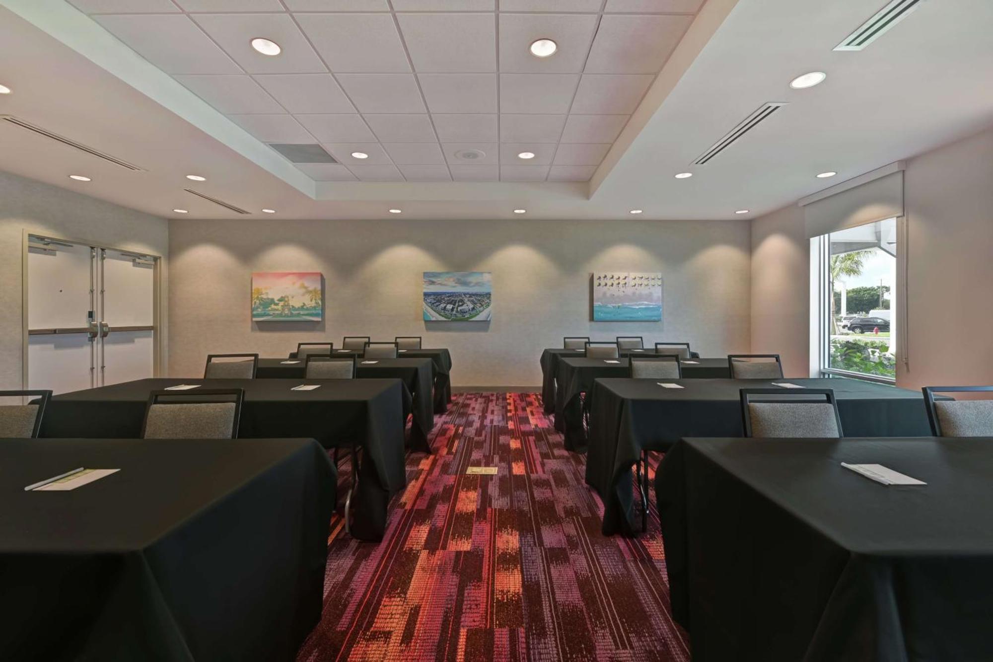 Home2 Suites By Hilton West Palm Beach Airport Cloud Lake Екстериор снимка